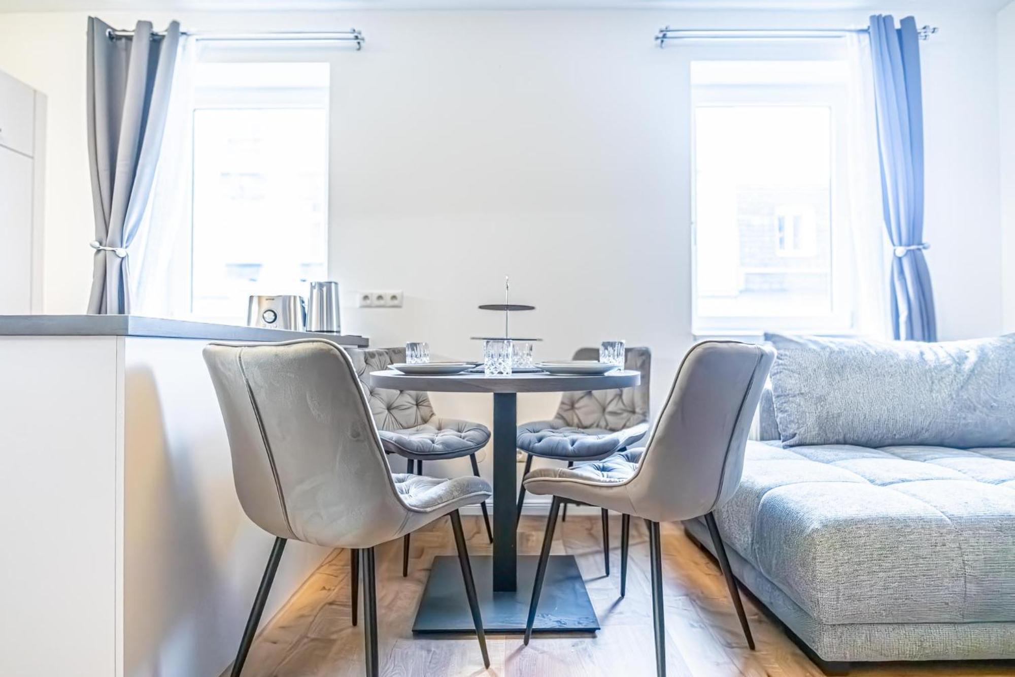 Charming 1Br And 1Lr Apt Modern Design Donaustadt Viena Exterior foto