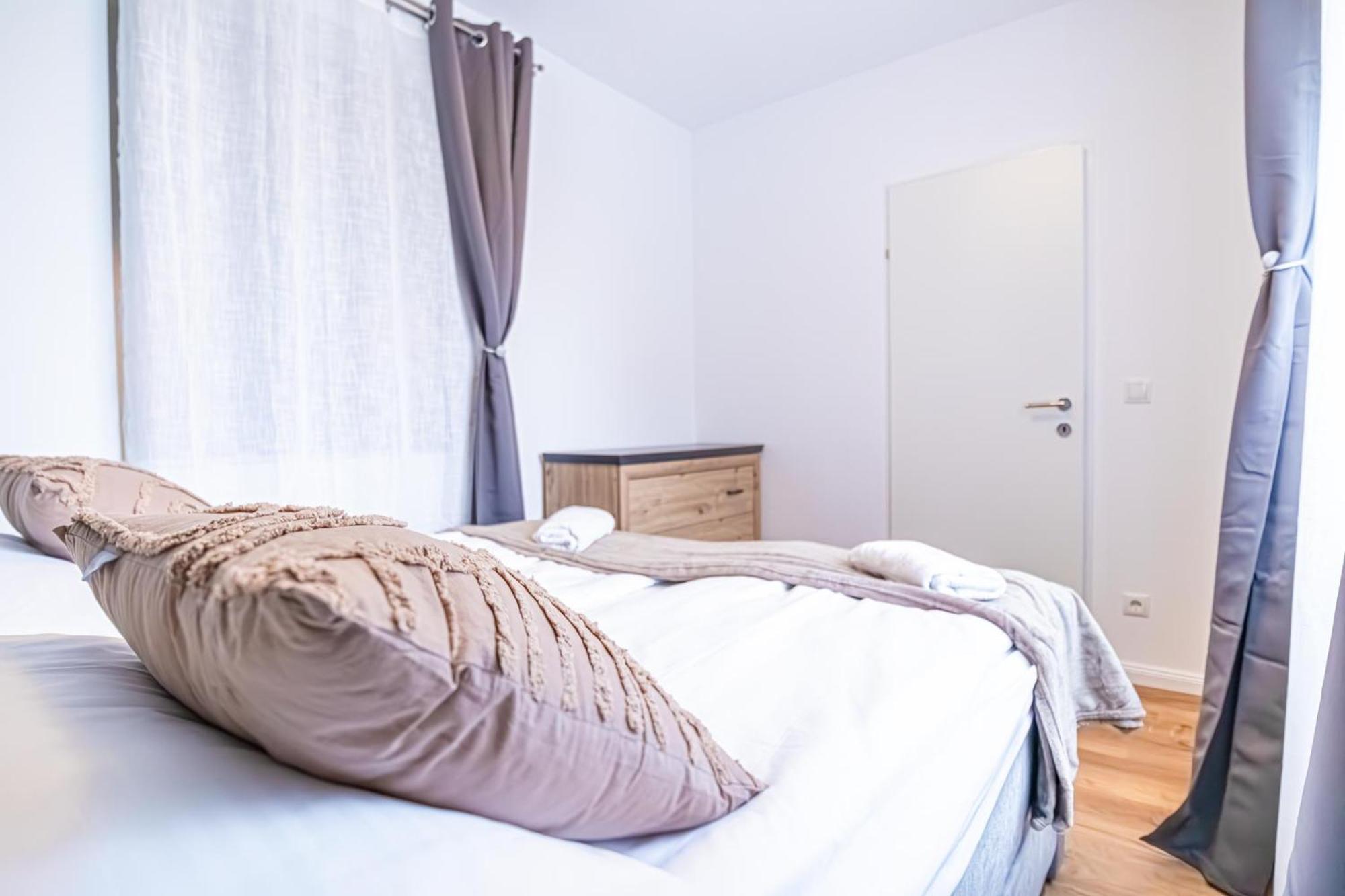 Charming 1Br And 1Lr Apt Modern Design Donaustadt Viena Exterior foto